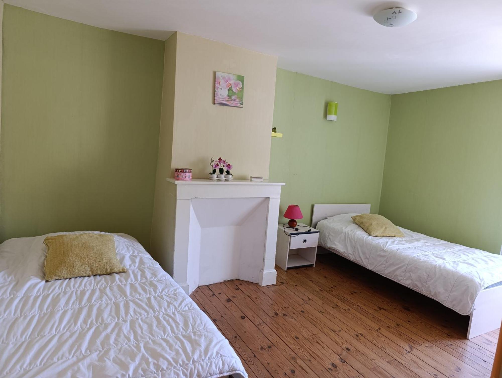 Maison Spacieuse Et Agreable Saint-Georges-de-Luzencon Экстерьер фото