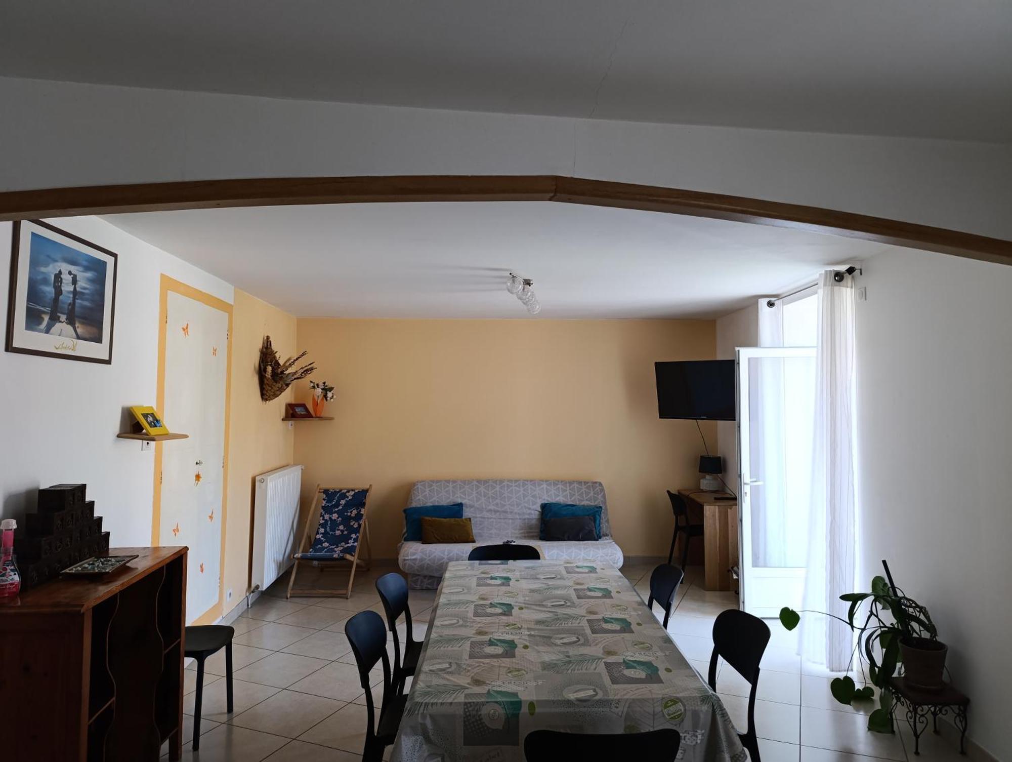 Maison Spacieuse Et Agreable Saint-Georges-de-Luzencon Экстерьер фото