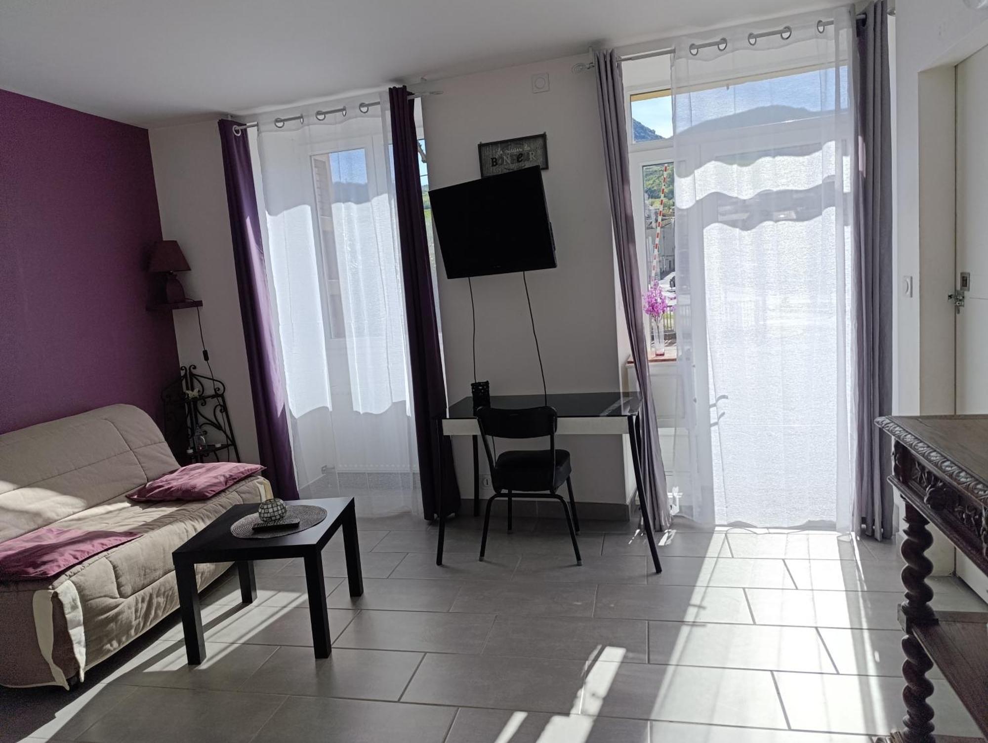Maison Spacieuse Et Agreable Saint-Georges-de-Luzencon Экстерьер фото